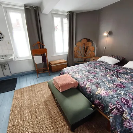 La Petite Tourelle Ruelle De La Fontaine * Peronne (Somme)