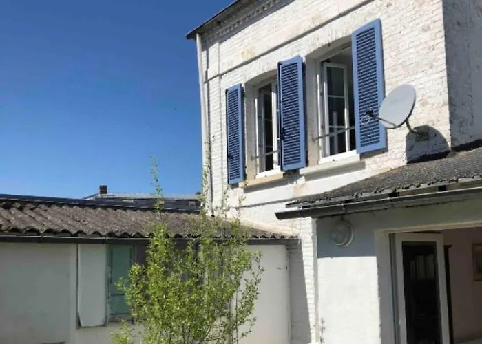 Holiday home La Petite Tourelle Ruelle De La Fontaine *