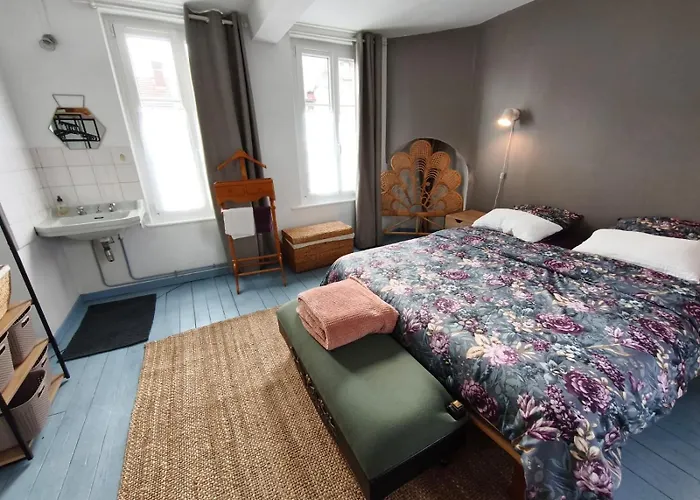 La Petite Tourelle Ruelle De La Fontaine * Peronne (Somme)