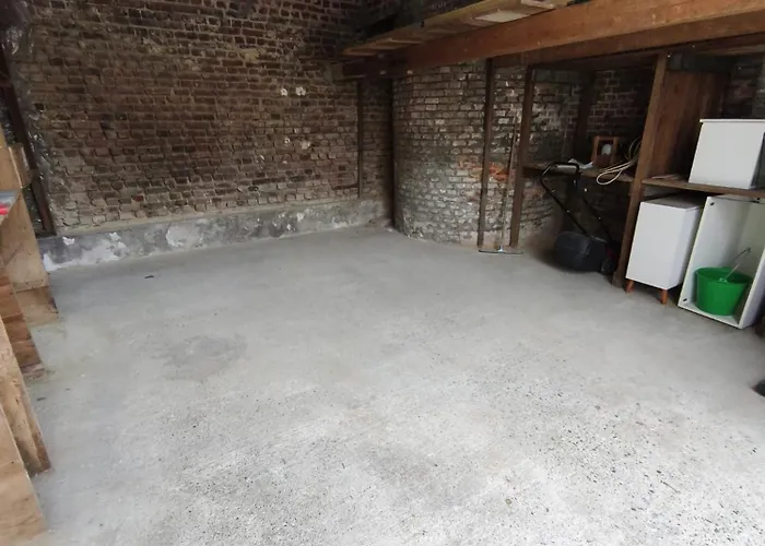 La Petite Tourelle Ruelle De La Fontaine * Peronne (Somme)