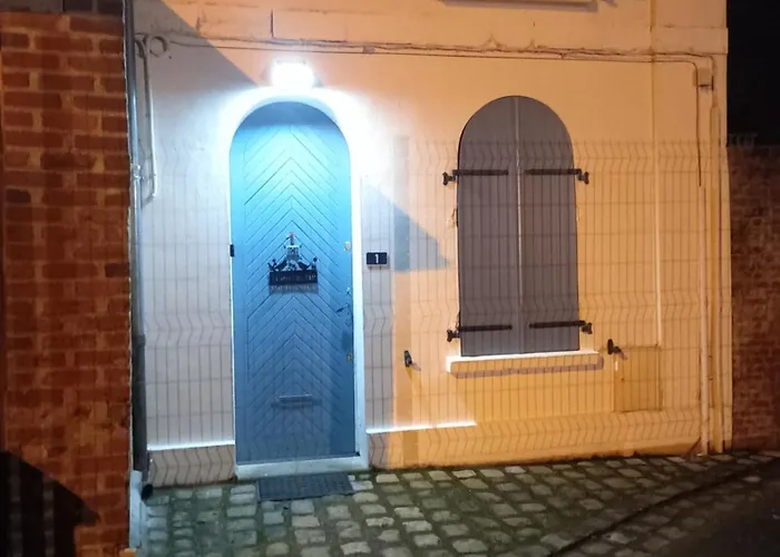 Holiday home La Petite Tourelle Ruelle De La Fontaine *